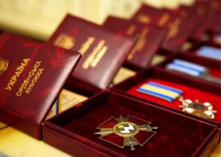 Процедуру нагородження військових скоротять до 16 днів, раніше це займало місяці – Генштаб ЗСУ Процедуру нагородження військових скоротять до 16 днів, раніше це займало місяці – Генштаб ЗСУ