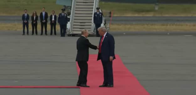 Трамп зустрівся з Путіним Трамп зустрівся з Путіним