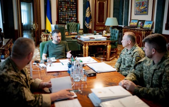 Зеленський провів нараду з військовими:ключові теми – ситуація на фронті, створення резервів і робота з партнерами щодо безпекових гарантій