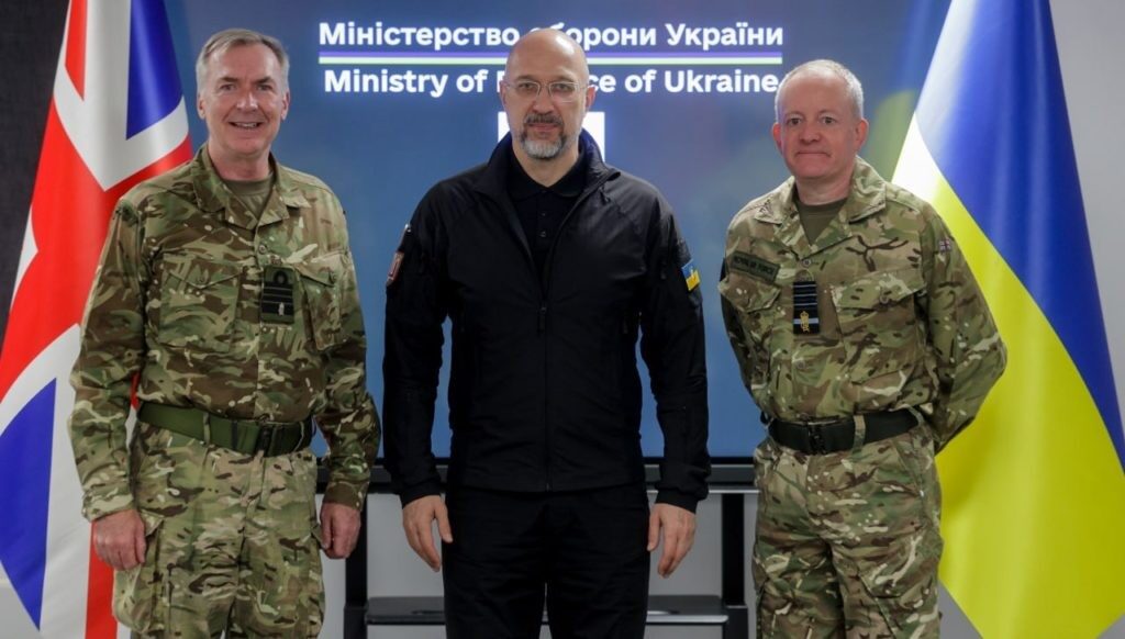 Украина и Великобритания договорились о сотрудничестве в производстве дронов — Шмигаль