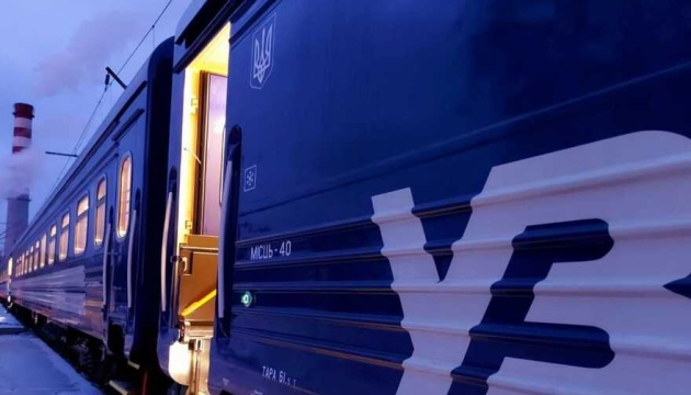 Російські окупанти атакували інфраструктуру в Кіровоградській області, низка поїздів затримується Російські окупанти атакували інфраструктуру в Кіровоградській області, низка поїздів затримується