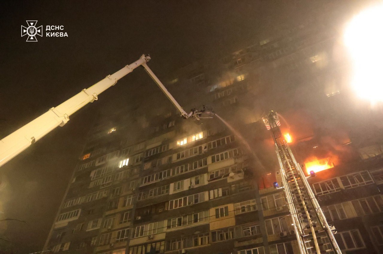 Масована атака РФ на Київ 10 жовтня: 12 постраждалих, частина міста без світла (ФОТО) Масована атака РФ на Київ 10 жовтня: 12 постраждалих, частина міста без світла (ФОТО)