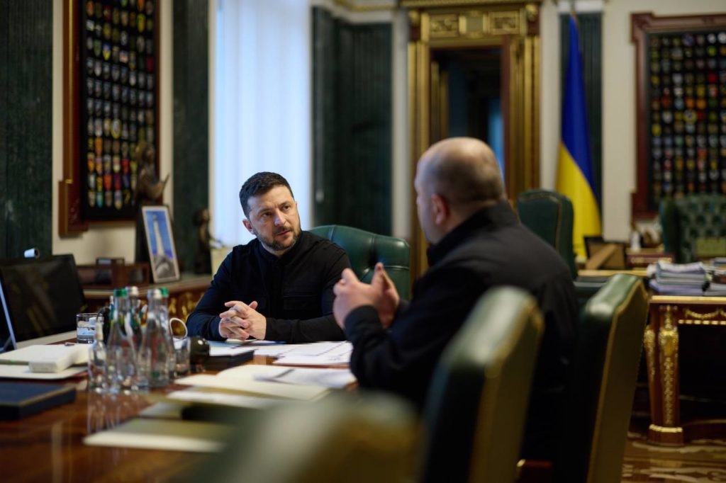 Зеленський провів нараду із секретарем РНБО Умєровим та анонсував нові оборонні домовленості: ставка на авіацію та ППО Зеленський провів нараду із секретарем РНБО Умєровим та анонсував нові оборонні домовленості: ставка на авіацію та ППО