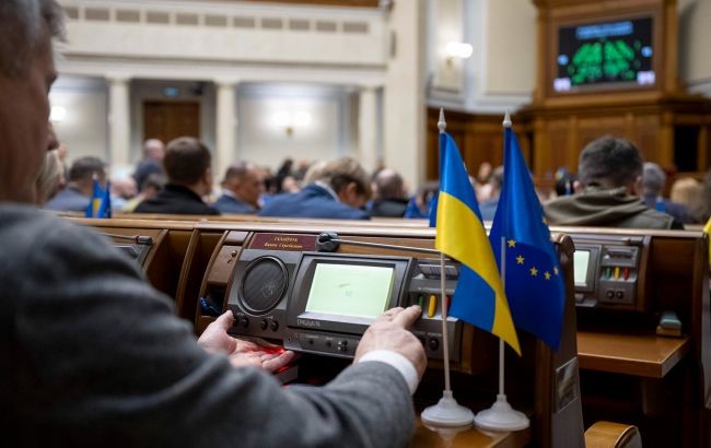 Верховна Рада ухвалила довгоочікуваний закон: одноразова допомога при народженні дитини зросте до 50 тисяч гривень  