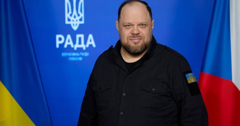 В Раде подняли чешский флаг после снятия украинского со здания парламента Чехии