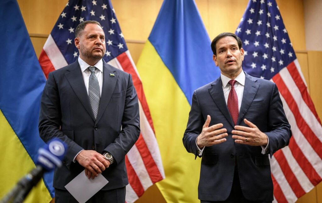 Україна і США мають суттєві розбіжності у мирних перемовинах — CNN Україна і США мають суттєві розбіжності у мирних перемовинах — CNN