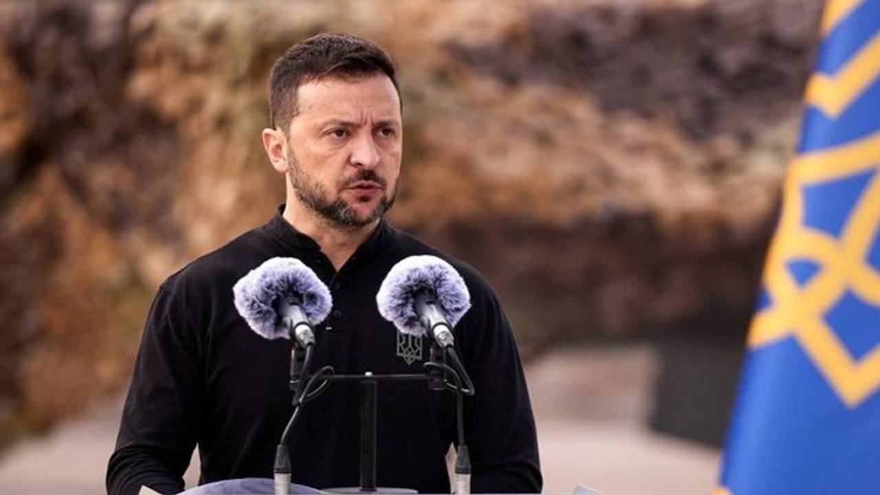 Про зарплати військовим, умови Трампа та російську мову. Що ще розповів Володимир Зеленський журналістам
