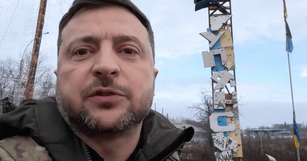 Зеленський приїхав у Куп’янськ на Харківщині та привітав військових з Днем Сухопутних військ (ВIДЕО) Зеленський приїхав у Куп’янськ на Харківщині та привітав військових з Днем Сухопутних військ (ВIДЕО)