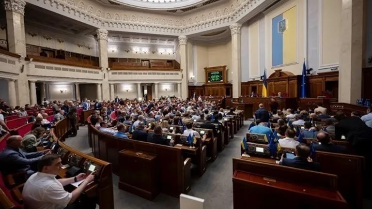 Іноземці, які служать у Збройних силах України, зможуть отримати посвідку на проживання. Рада ухвалила законопроєкт