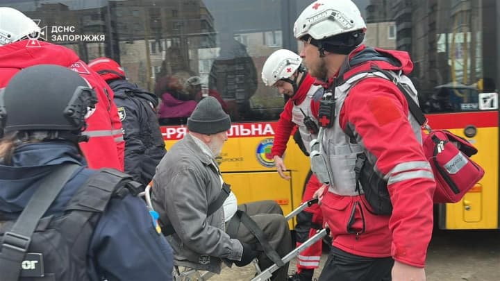 Число пострадавших от авиаудара рф в Запорожье возросло до 30 человек Число пострадавших от авиаудара рф в Запорожье возросло до 30 человек