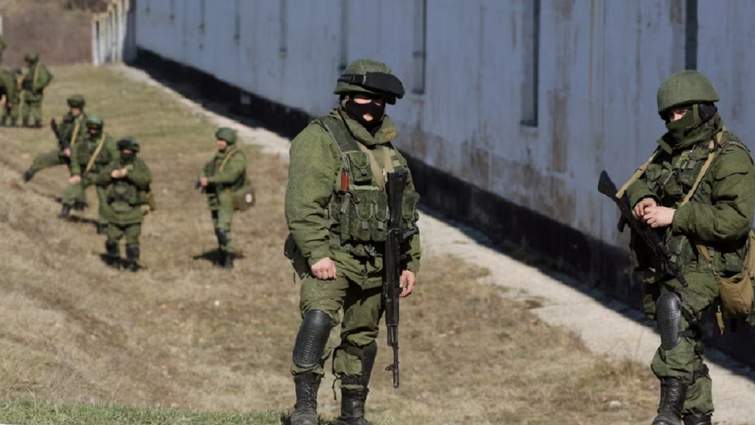 Забрали на «фильтрацию». Российские военные пересекли границу в Сумской области и принудительно вывезли более 50 жителей из села