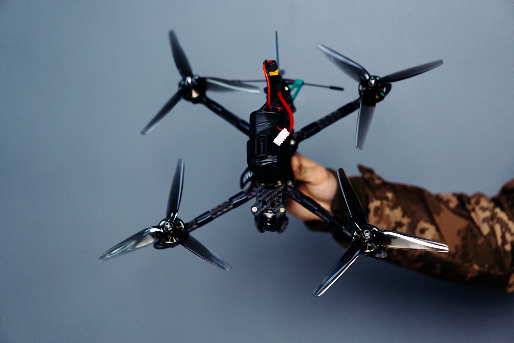 Шмигаль заявив про рекордні постачання 3 мільйонів FPV-дронів для ЗСУ в 2025 році Шмигаль заявив про рекордні постачання 3 мільйонів FPV-дронів для ЗСУ в 2025 році