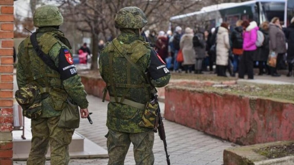 Російські загарбники скасовують «особливий режим» для українців в окупації. З 1 січня 2026 року їм загрожує депортація