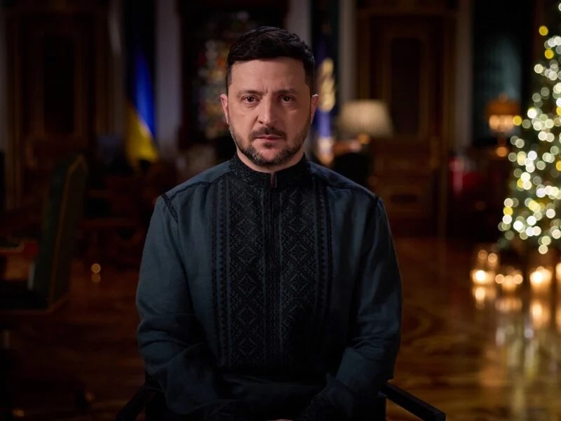 «Ми хочемо закінчення війни, але не закінчення України». Головне з новорічного звернення Зеленського до українців (ВІДЕО)