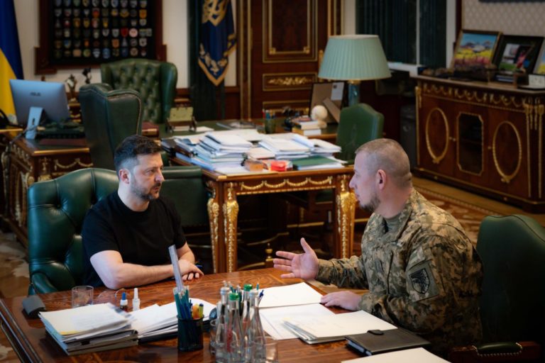 Володимир Зеленський анонсує масштабні зміни в армії: що чекає на військову освіту та сили оборони Володимир Зеленський анонсує масштабні зміни в армії: що чекає на військову освіту та сили оборони