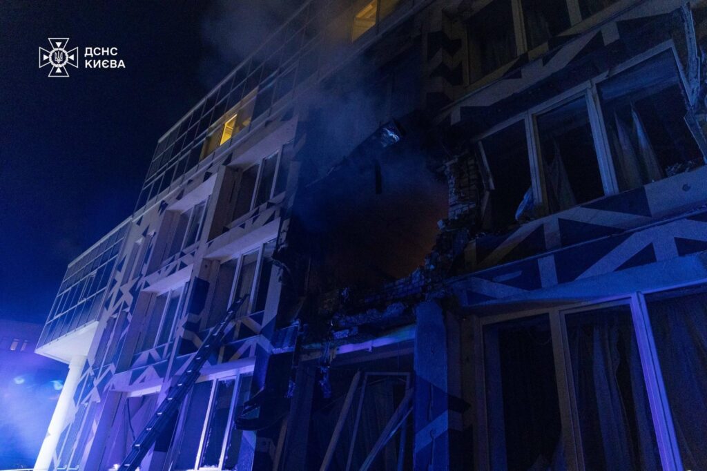 В результате вражеского обстрела Киева один человек погиб, три человека пострадали — ГСЧС В результате вражеского обстрела Киева один человек погиб, три человека пострадали — ГСЧС