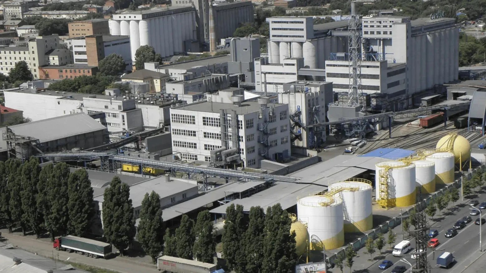 Росія розбомбила американський завод Bunge, який виробляє «Олейна» у Дніпрі: на вулиці вилилося 300 тонн олії – мер Філатов Росія розбомбила американський завод Bunge, який виробляє «Олейна» у Дніпрі: на вулиці вилилося 300 тонн олії – мер Філатов