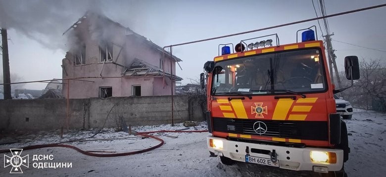 Ворог масовано атакував дронами Одещину: поранено людину, пошкоджено будинки та промінфраструктуру (ФОТО) 