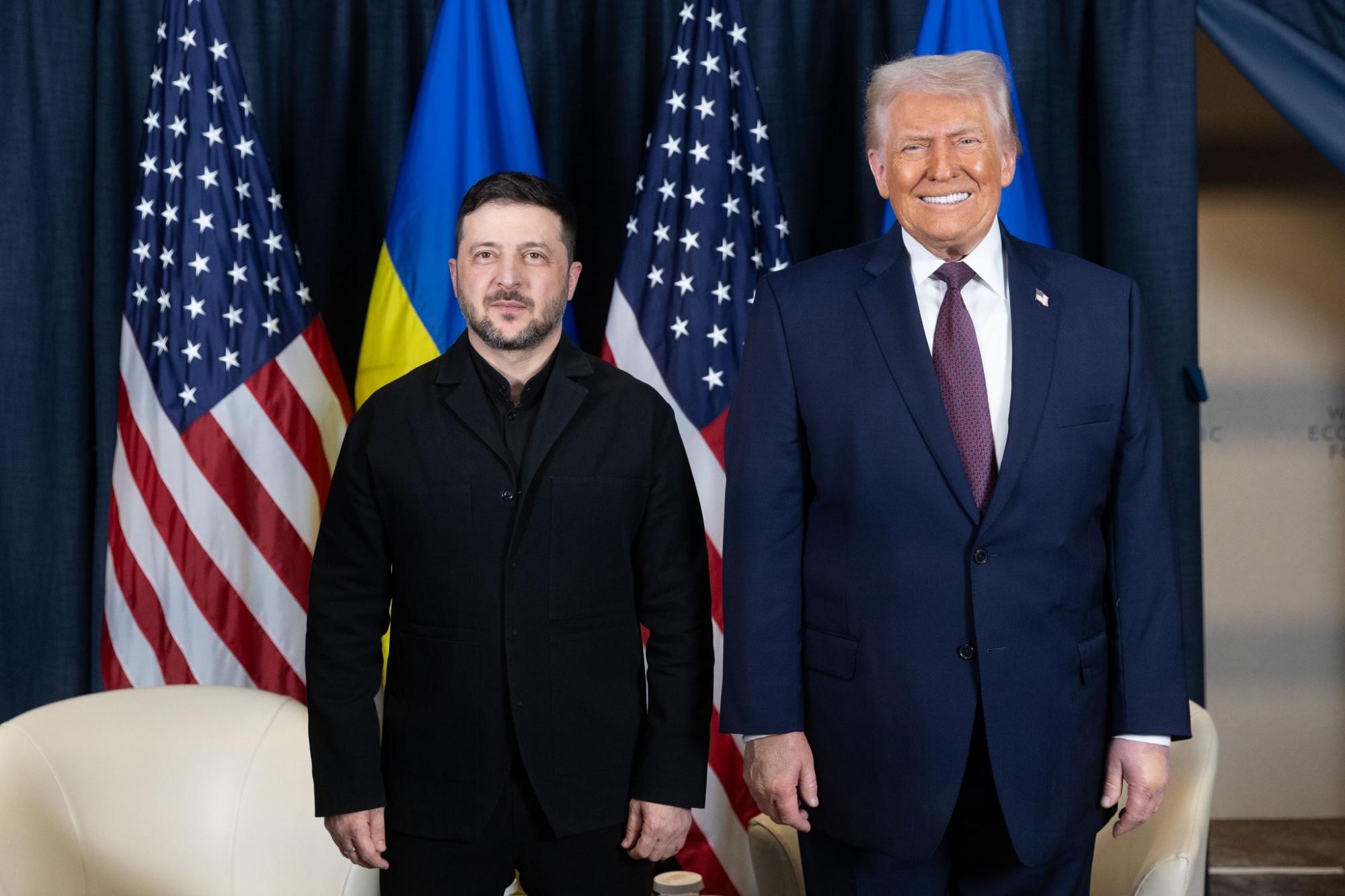 Зеленский сообщил, о чем говорил с Трампом в Давосе