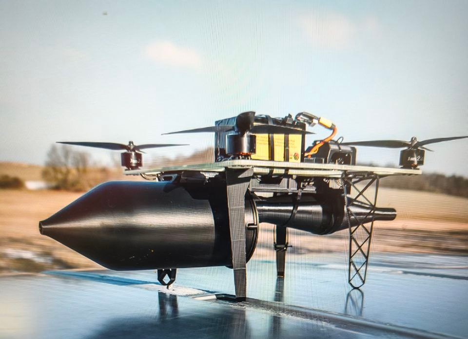 Чехия передаст Украине FPV-дроны на оптоволокне, разработанные на основе перехваченного российского БПЛА (ФОТО)