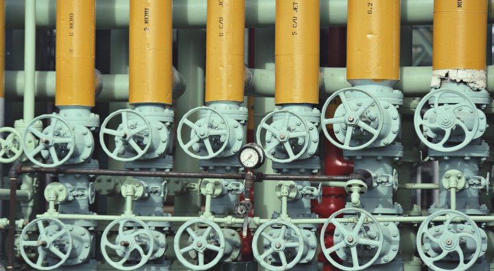 Рада ЄС остаточно заборонила імпорт російського трубопровідного газу та СПГ