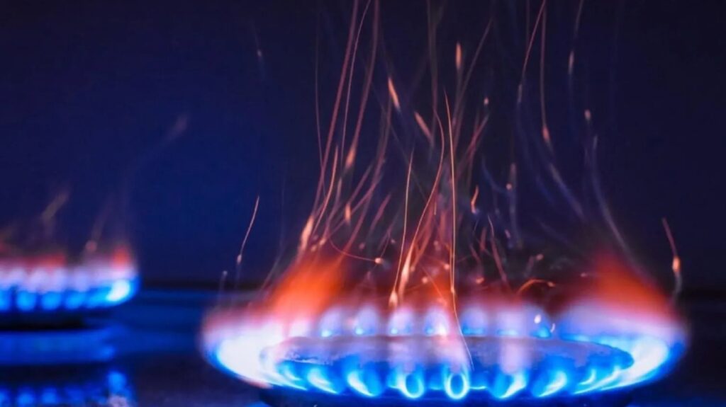 Платіжки за газ у квітні можуть зрости не через тариф: кого це зачепить