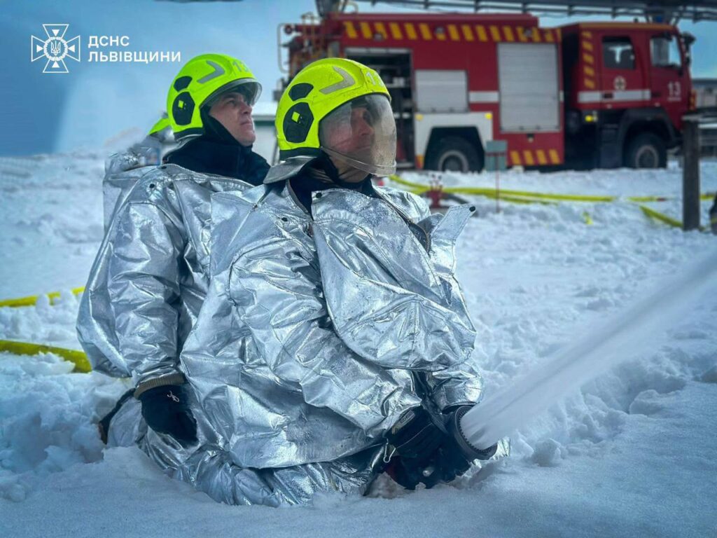 РФ ударила по стратегически важному объекту во Львовской области. Технологические процессы остановлены РФ ударила по стратегически важному объекту во Львовской области. Технологические процессы остановлены