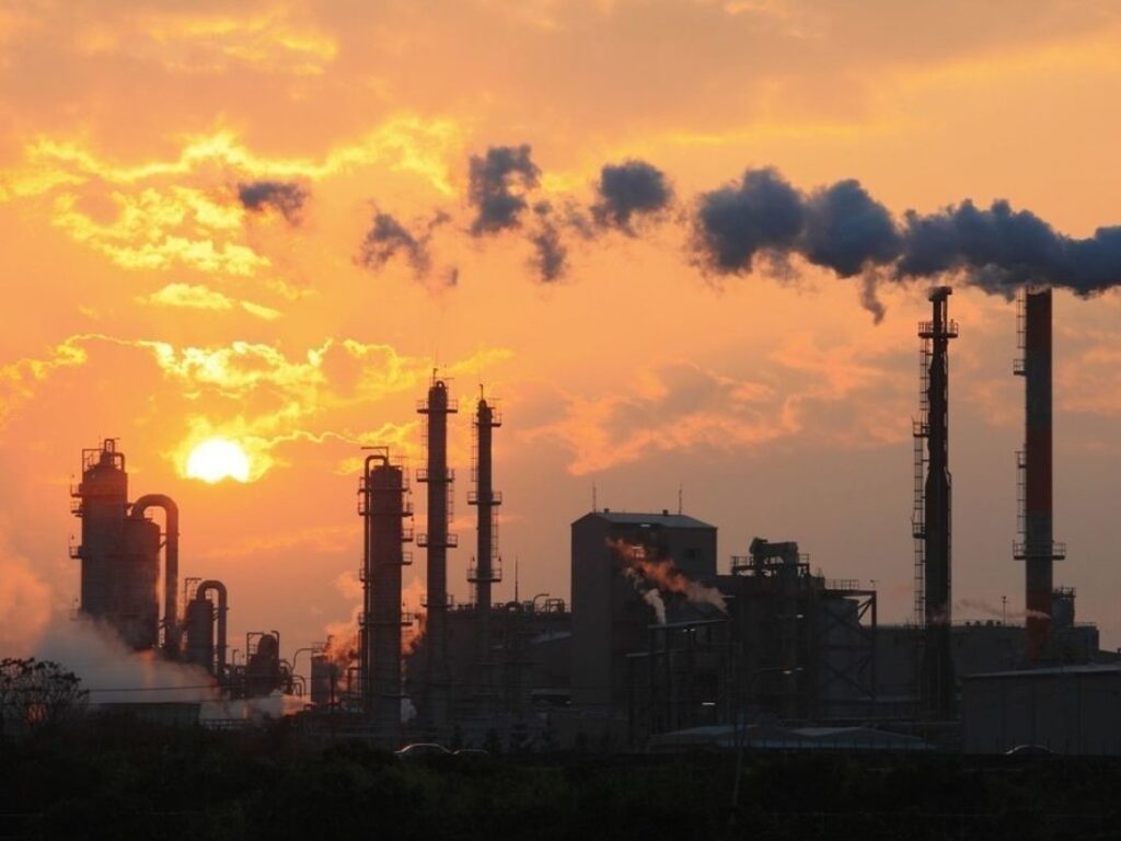 Промислове виробництво в Україні у 2025 році скоротилося на 2,4%