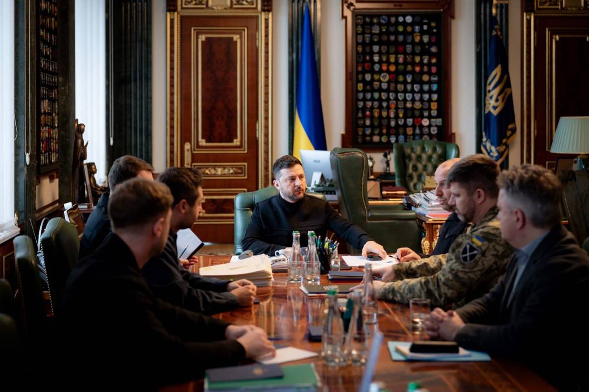 Володимир Зеленський заслухав доповідь команди про зустрічі з РФ і США: потрібні гарантії безпеки Володимир Зеленський заслухав доповідь команди про зустрічі з РФ і США: потрібні гарантії безпеки