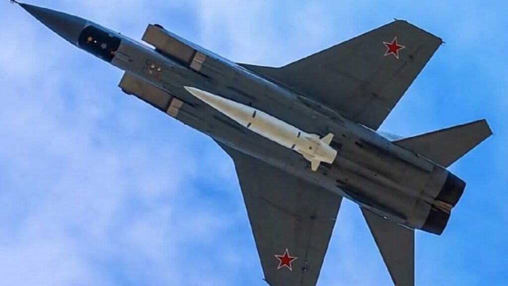 На Львів летіли два ворожі «Кинжали», ППО знищила цілі: Садовий повідомив подробиці російської атаки На Львів летіли два ворожі «Кинжали», ППО знищила цілі: Садовий повідомив подробиці російської атаки