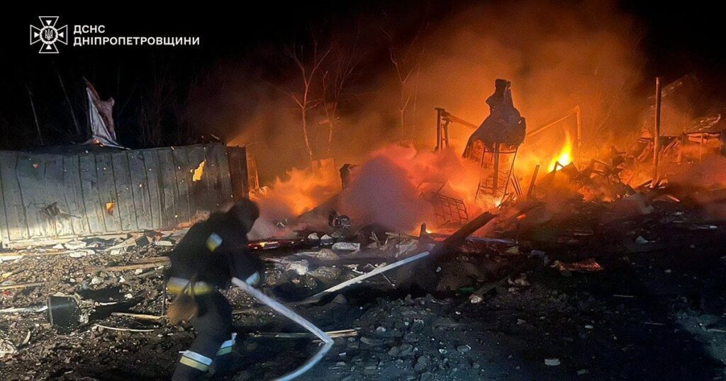 Росія атакувала Дніпропетровщину. Пошкоджена цивільна інфраструктура та знищена дамба Росія атакувала Дніпропетровщину. Пошкоджена цивільна інфраструктура та знищена дамба
