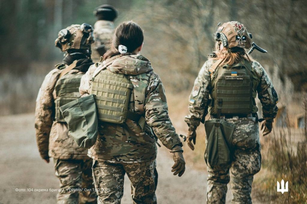 У ЗСУ служать понад 75 тисяч жінок, їхня кількість щороку зростає, – Сирський