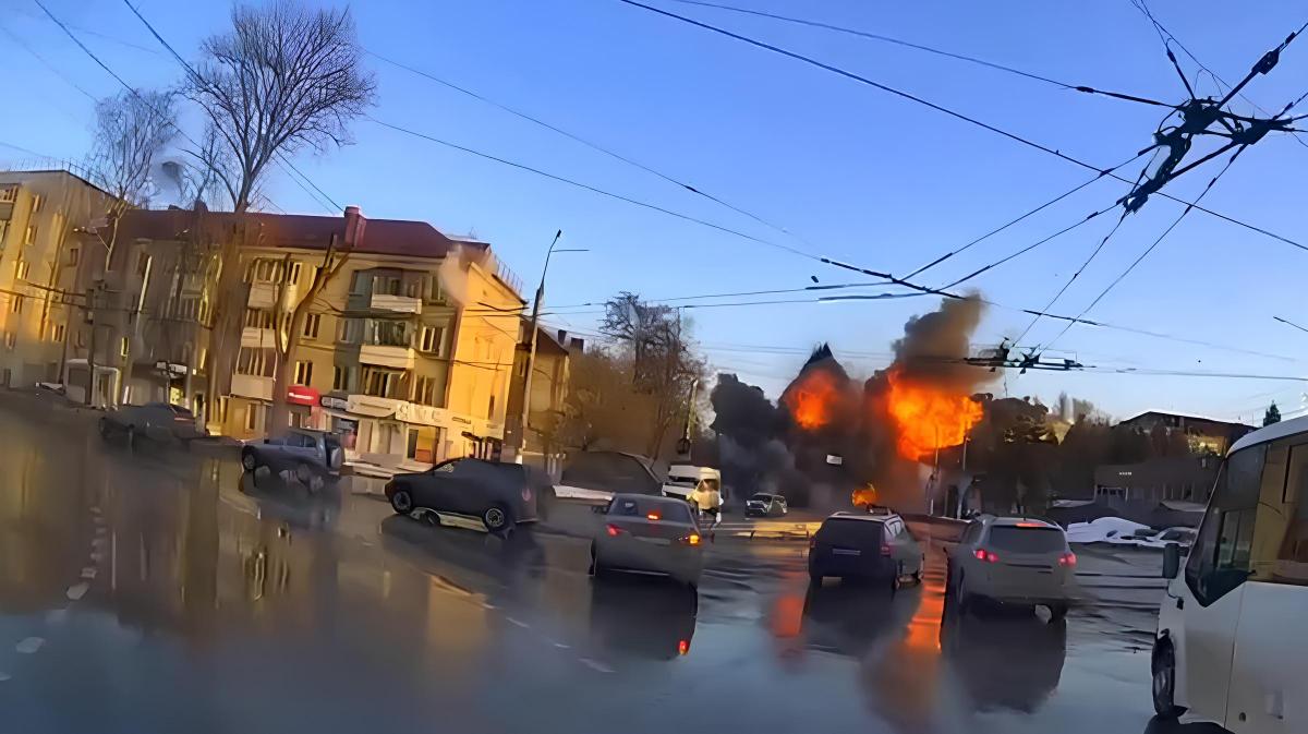 У Міноборони пояснили, чому завод «Кремній Ел» у Брянську став ціллю українських військових У Міноборони пояснили, чому завод «Кремній Ел» у Брянську став ціллю українських військових