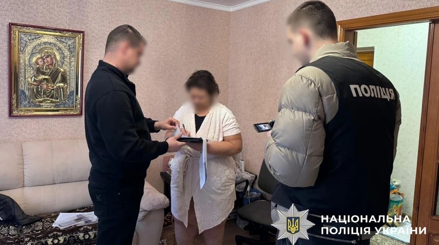 По всій Україні поліція проводить обшуки в медиків