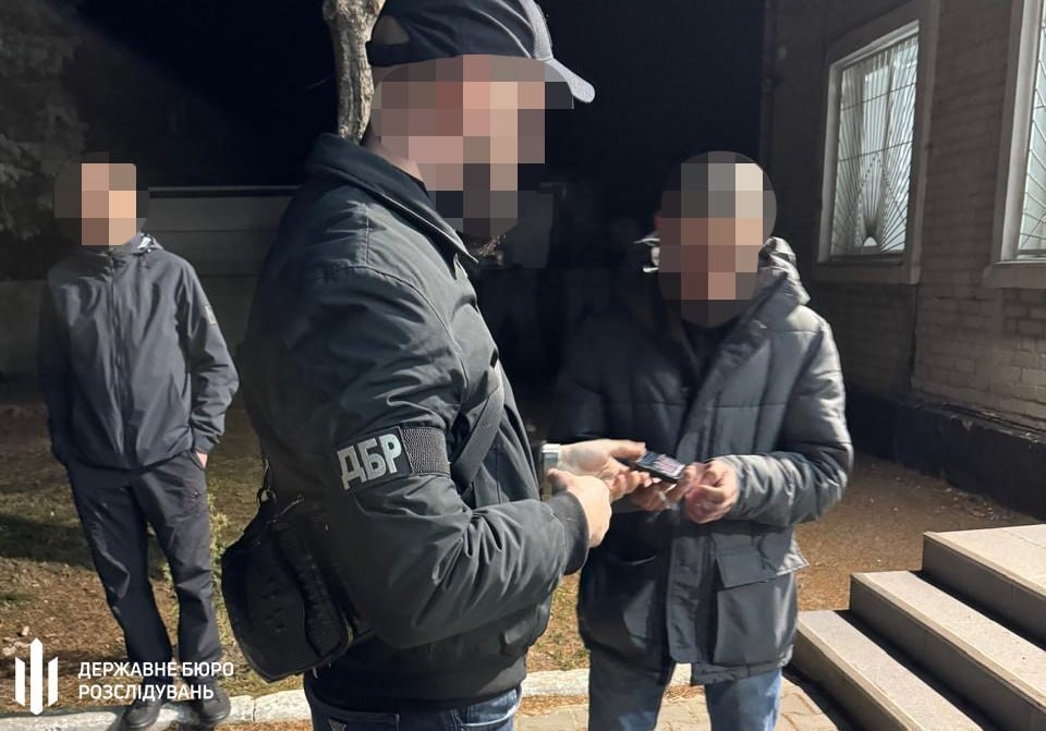 На Волині ДБР затримало посадовця ТЦК, який «мобілізував» 60-річного рибалку, зламав кістки, застосував електрошокер та перцевий балончик