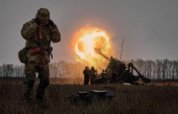 Загальні бойові втрати РФ від початку війни – близько 1 300 030 осіб (+1 300 за добу), 11 830 танків, 39 228 артсистем, 24 334 ББМ – Генштаб ЗСУ