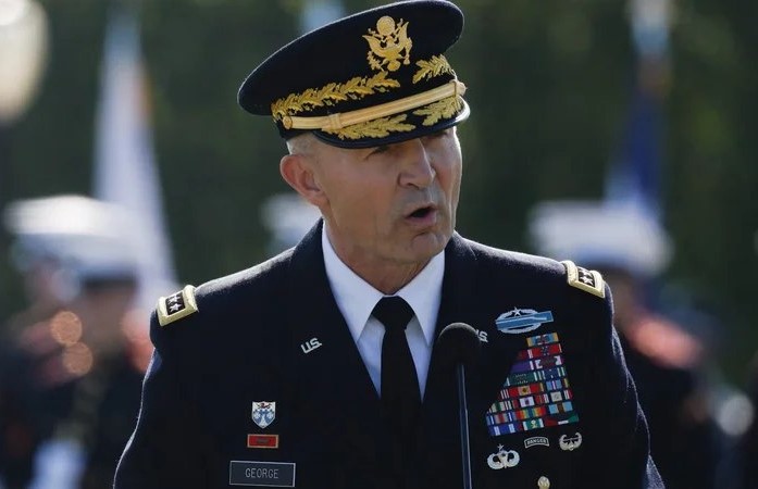 The head of the Pentagon fired the chief of staff of the US army The head of the Pentagon fired the chief of staff of the US army