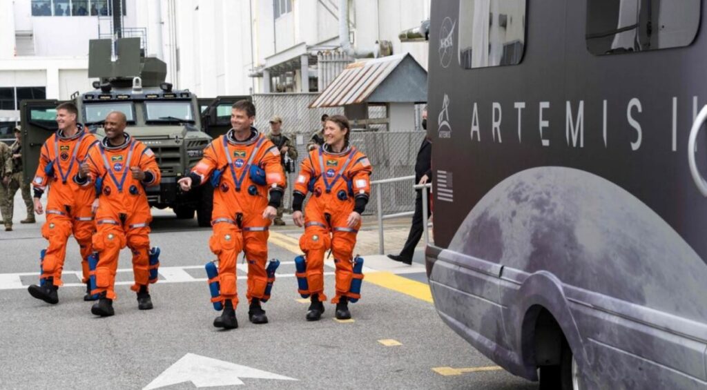 Historic flight. NASA sends astronauts to the moon for the first time in over 50 years Historic flight. NASA sends astronauts to the moon for the first time in over 50 years