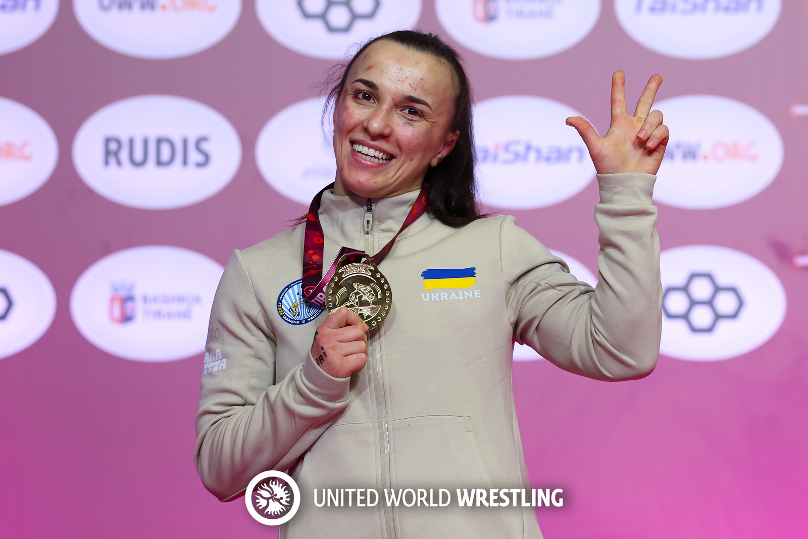 Тріумф у Тирані: жіноча збірна України вдесяте стала найкращою на чемпіонаті Європи у командному заліку Тріумф у Тирані: жіноча збірна України вдесяте стала найкращою на чемпіонаті Європи у командному заліку