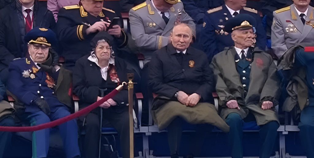 Парад 9 травня у Москві пройде без військової техніки: Що сталося?