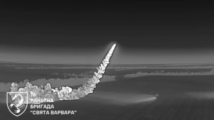 Ракети «Фламінго» подолали 1500 км: Зеленський підтвердив ураження об’єктів ВПК РФ у Чебоксарах (ВІДЕО)