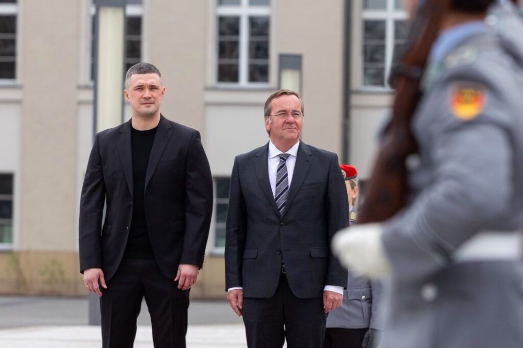 Україна та Німеччина запустять спільне виробництво далекобійних дронів та оборонних технологій