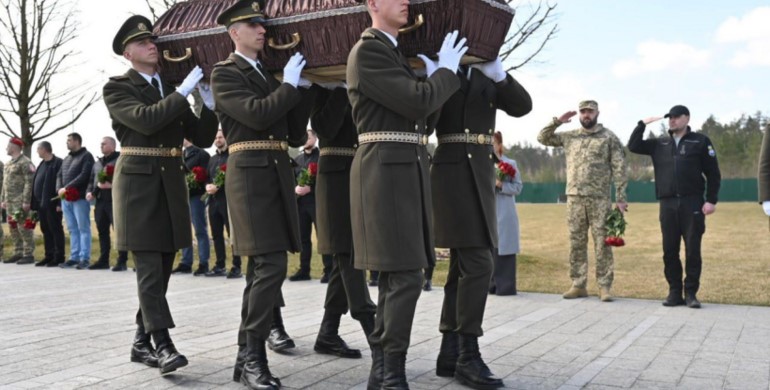Верховна Рада ухвалила закон про військовий прощальний ритуал для полеглих військових, чиїх тіл не знайшли (кенотаф)