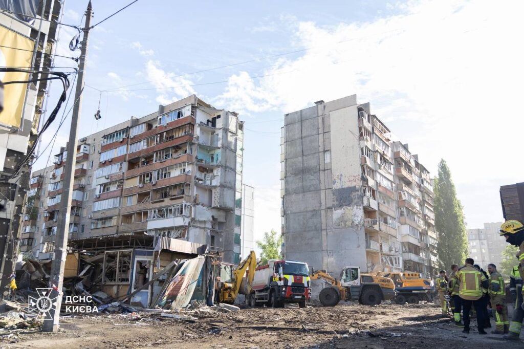 In Kyiv, ended the search operation, more than 28 hours of analysis of the rubble after the impact of the Russian Federation: 24 dead, including three children