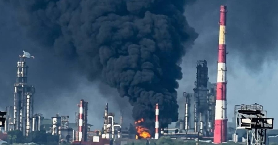 Україна атакувала вже 24 з 33 найбільших НПЗ РФ – 158 ударів від початку війни