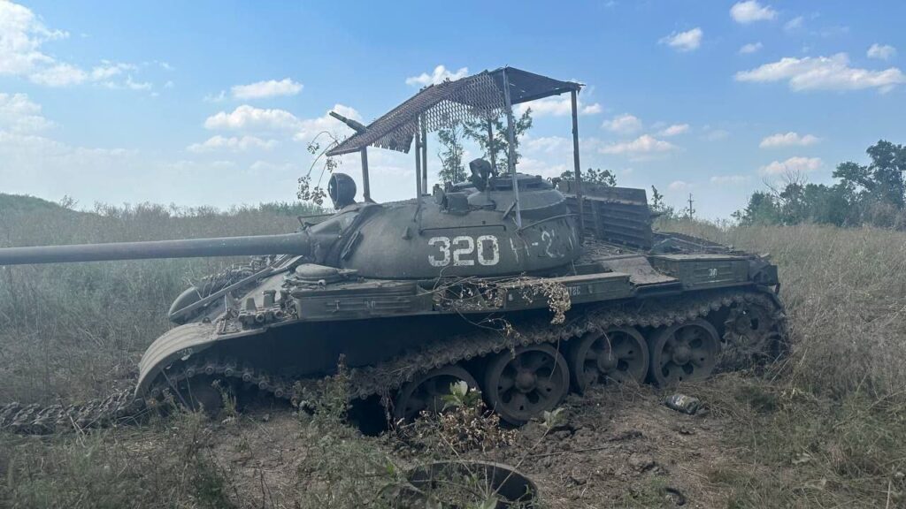 Захисникам України вдалося змусити армію рф пересісти на радянський мотлох – танки Т-55 Захисникам України вдалося змусити армію рф пересісти на радянський мотлох – танки Т-55
