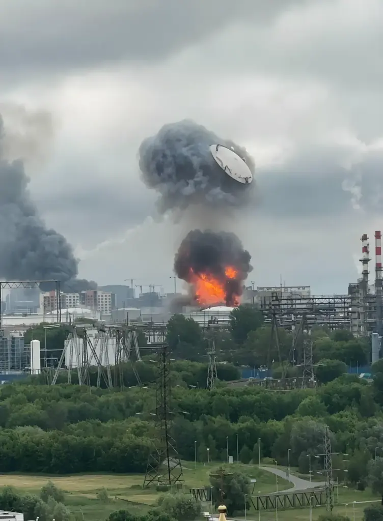 Далекобійні санкції України відчули і в Москві Далекобійні санкції України відчули і в Москві