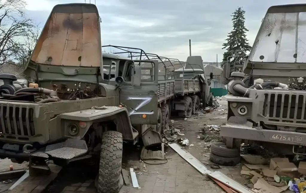 З початку війни знищено понад 130 тисяч одиниць автомобільної техніки і автоцистерн армії рф – втрати росії у війні з Україною на 06 серпня 2026 року – 1625 день війни З початку війни знищено понад 130 тисяч одиниць автомобільної техніки і автоцистерн армії рф – втрати росії у війні з Україною на 06 серпня 2026 року – 1625 день війни