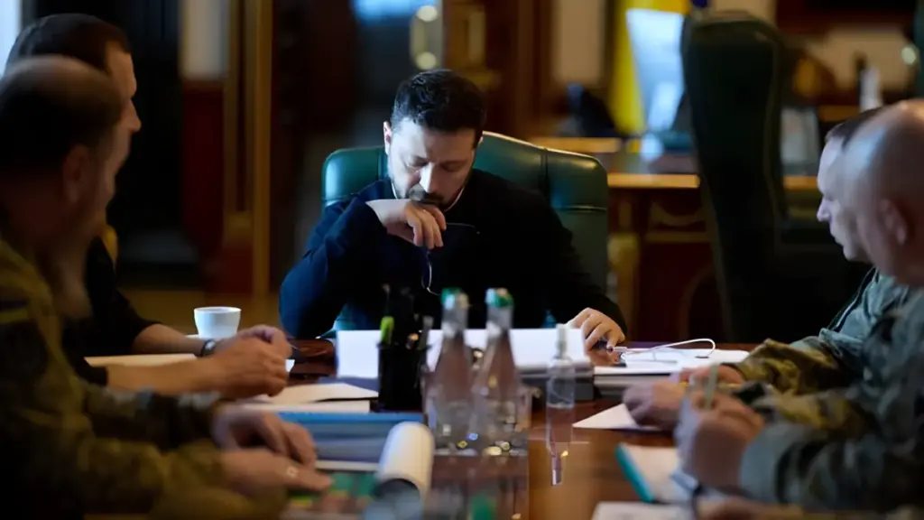 Зеленський анонсував нові рішення щодо фронту та далекобійних операцій