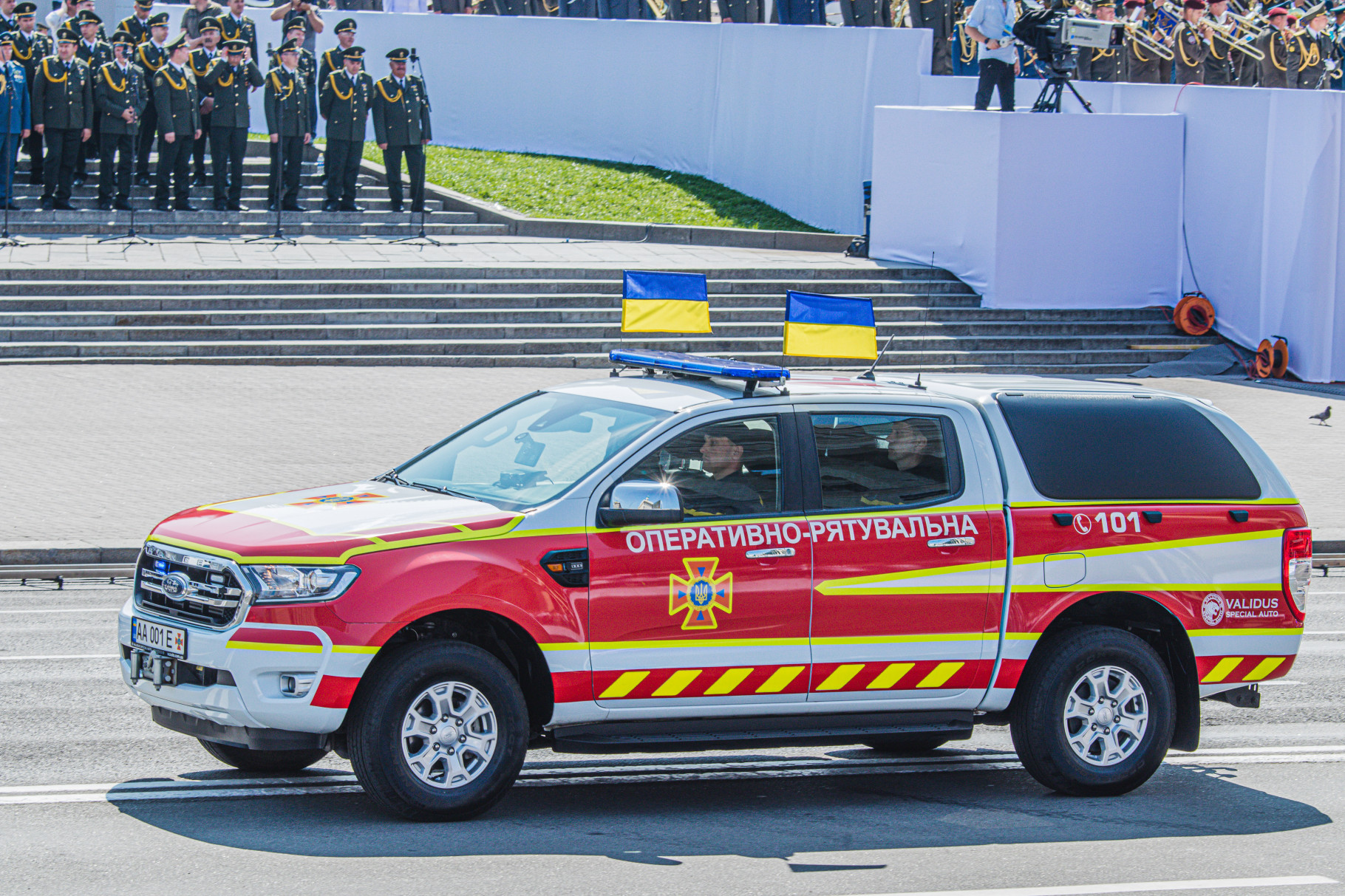 DSNS Ukraine rescue team; French forest fire; firefighters equipment